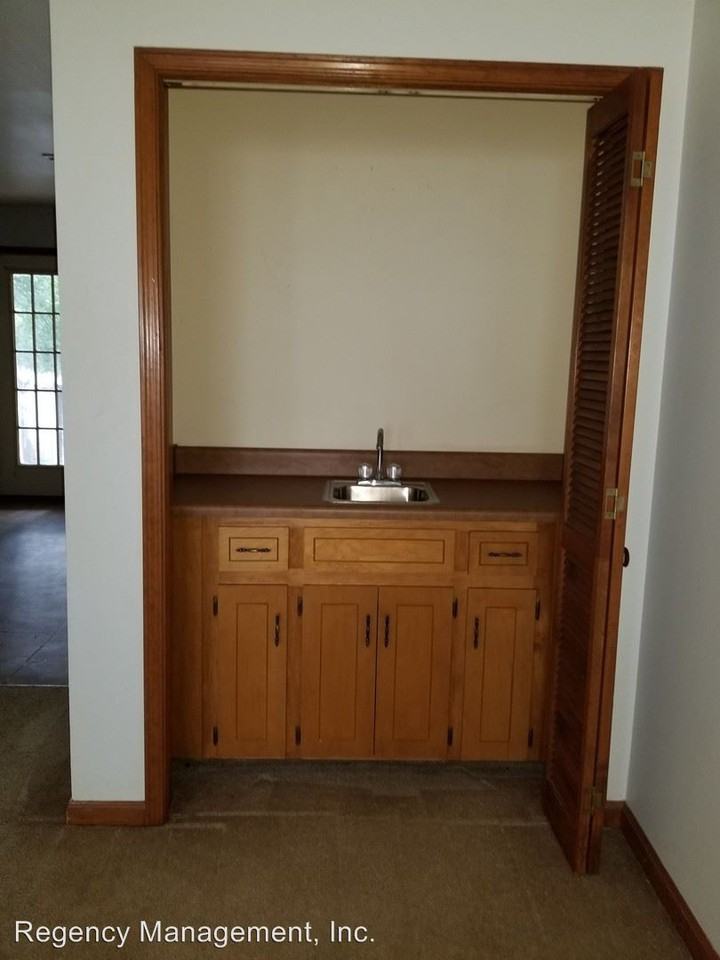 166 Lakeview Dr - Photo 3 of 14