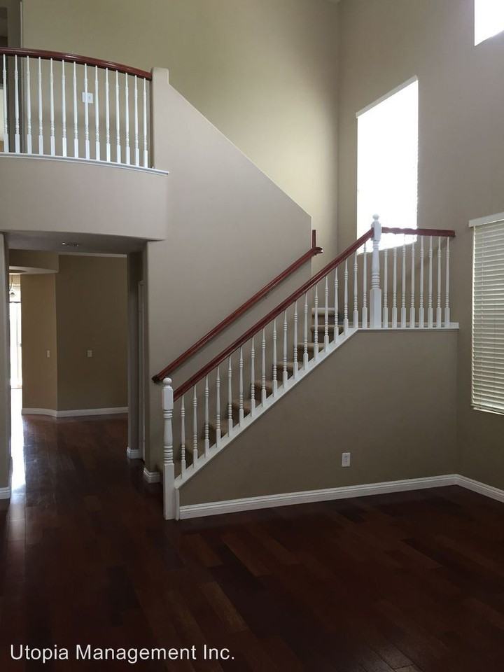 31051 Stirling Ct - Photo 2 of 9