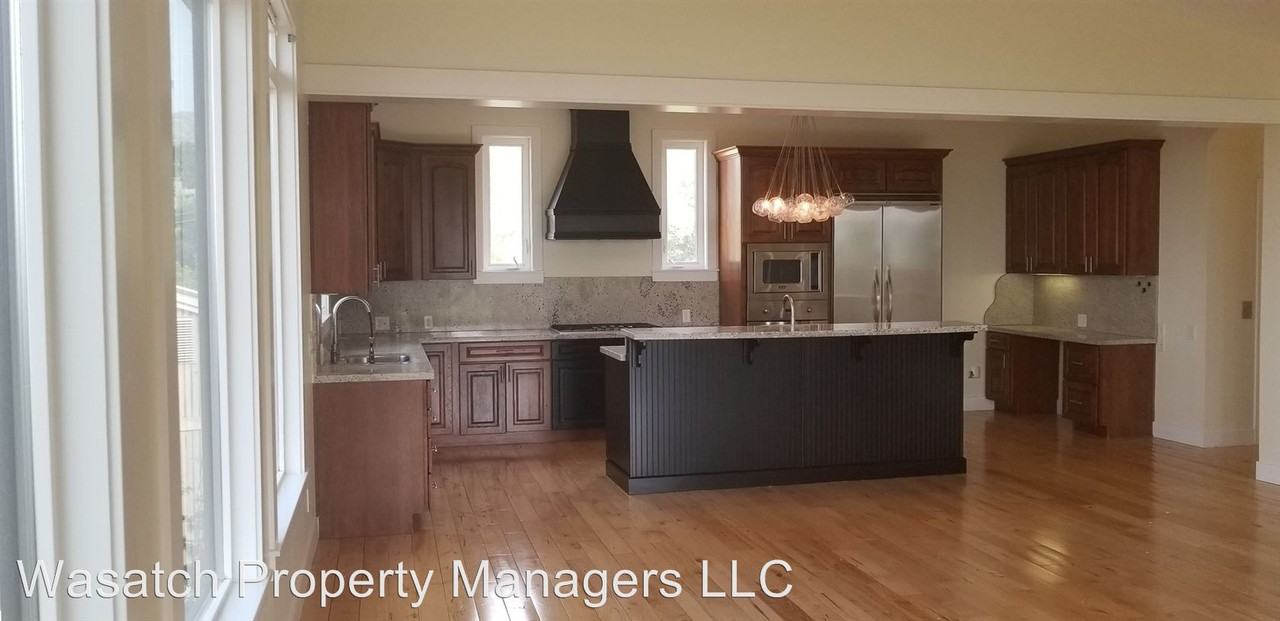 1726 Mohawk Cir - Photo 3 of 26
