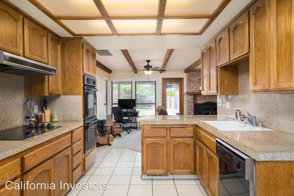 100 Llewellyn Ct - Photo 2 of 12