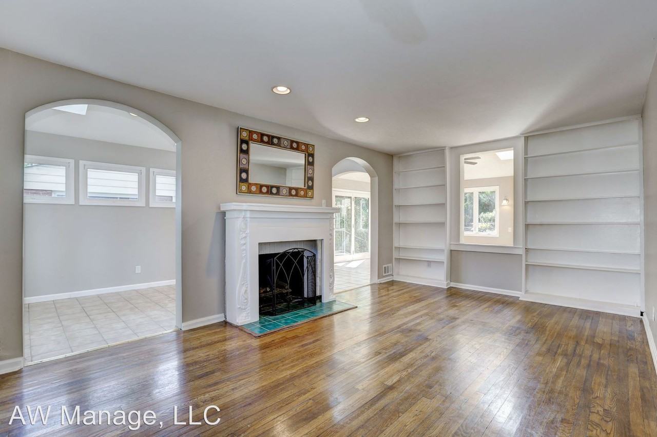10015 Kinross Ave - Photo 3 of 45