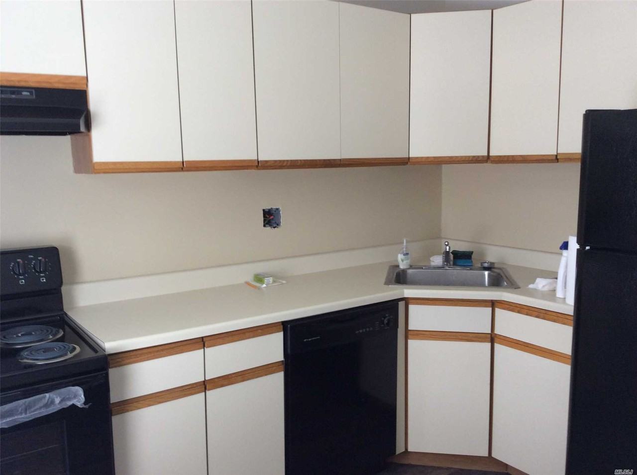 28 Sherman Ave - Photo 3 of 11