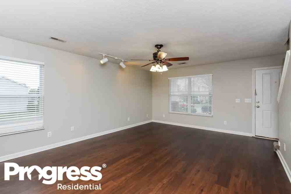 4564 Hawthorn Dr - Photo 2 of 15