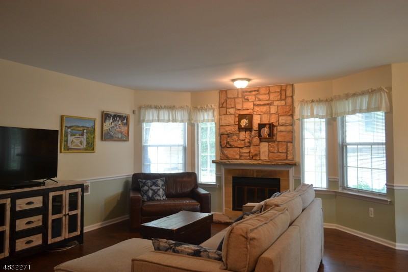 11 Wendover Ct - Photo 3 of 16
