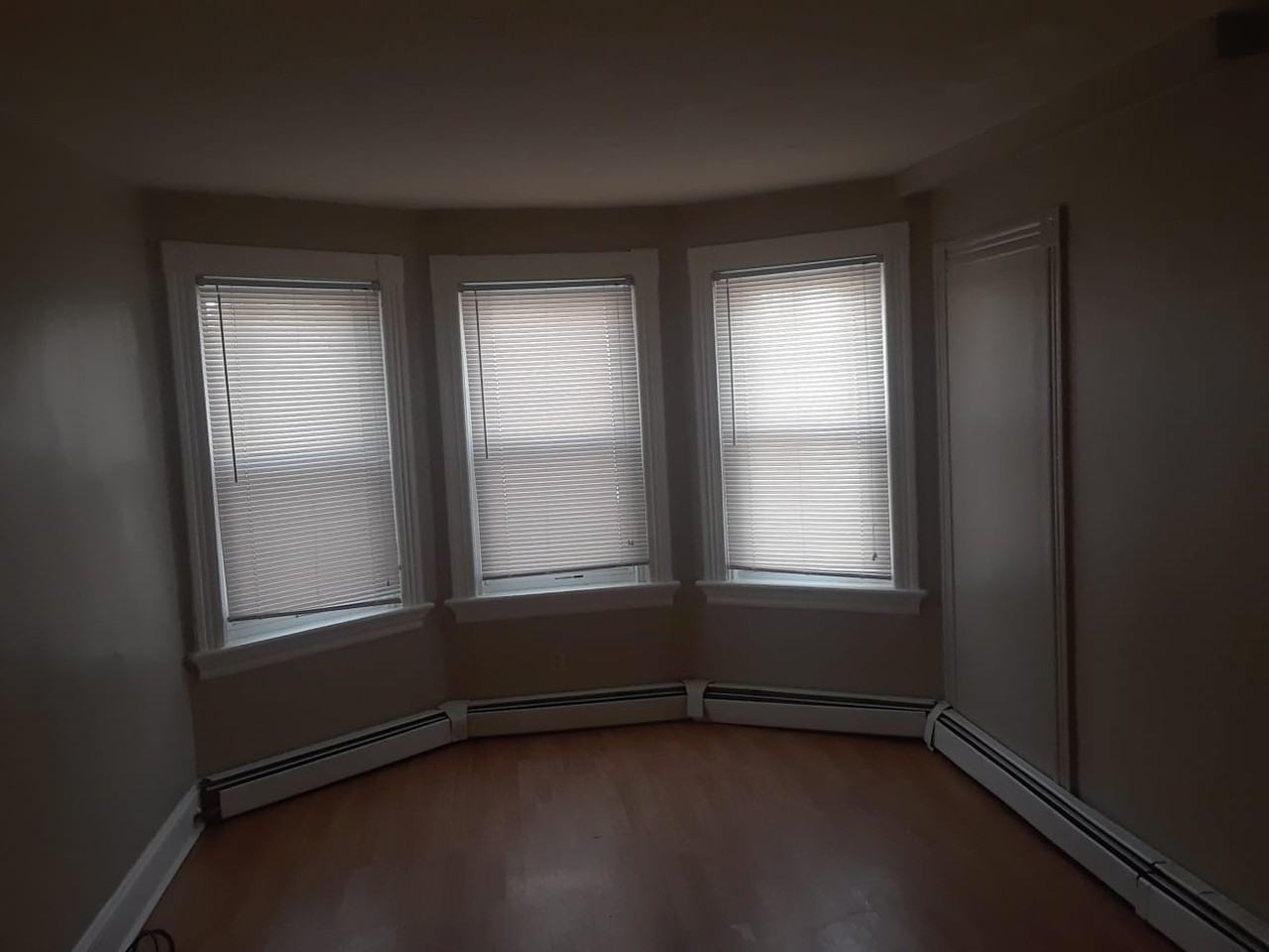 288 Manton Ave #1st Floor - Photo 3 of 6