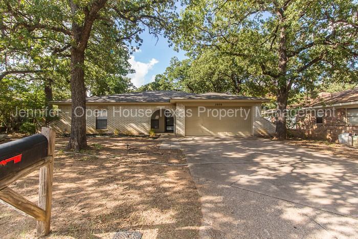 3909 Woodbury Ct - Photo 3 of 31