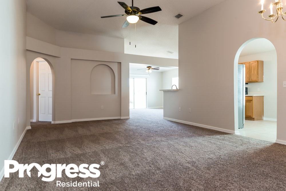285 Curtis Ave - Photo 2 of 15