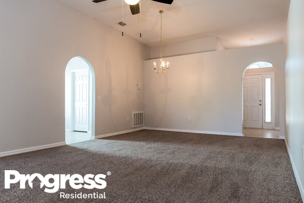 285 Curtis Ave - Photo 3 of 15