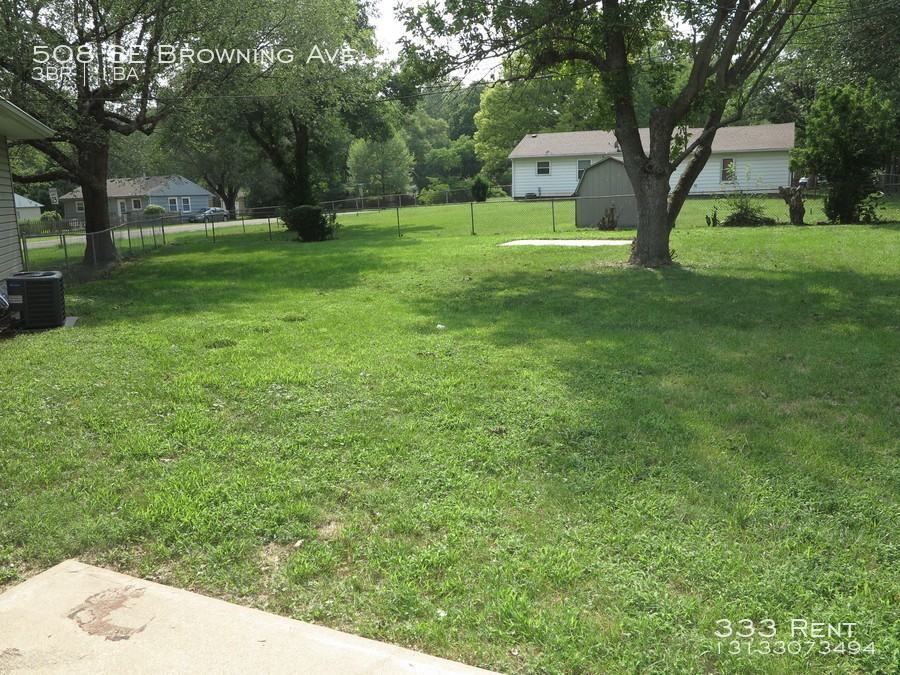 508 SE Browning St - Photo 3 of 12