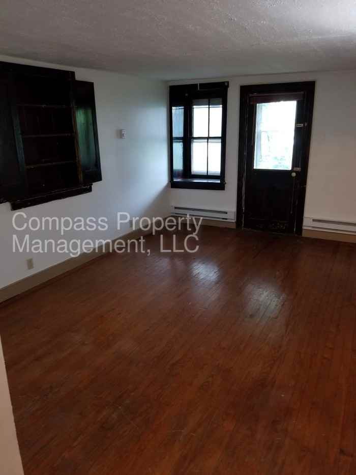 1427 W Kings Hwy - Photo 2 of 8