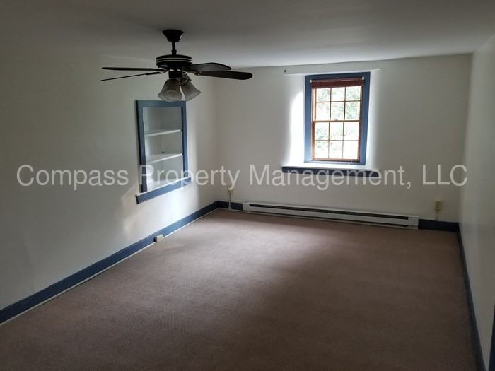 1427 W Kings Hwy - Photo 3 of 8