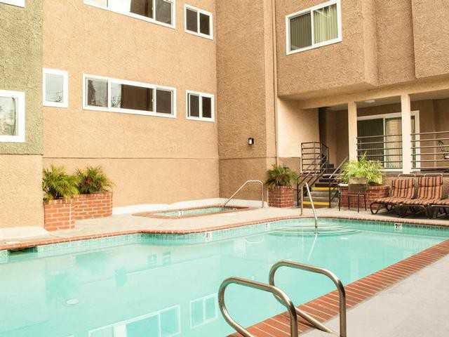 12819 Riverside Dr - Photo 2 of 16