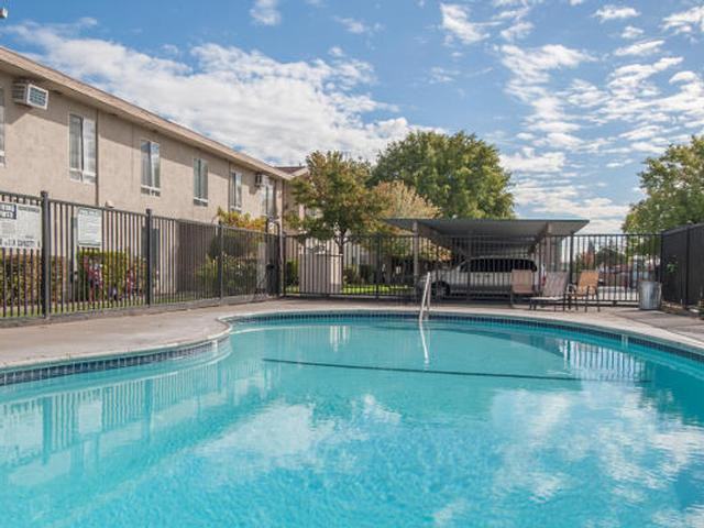 5119 Hillsdale Blvd - Photo 2 of 10