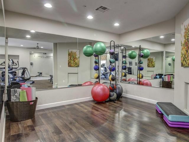 11105 N 115th St - Photo 2 of 3