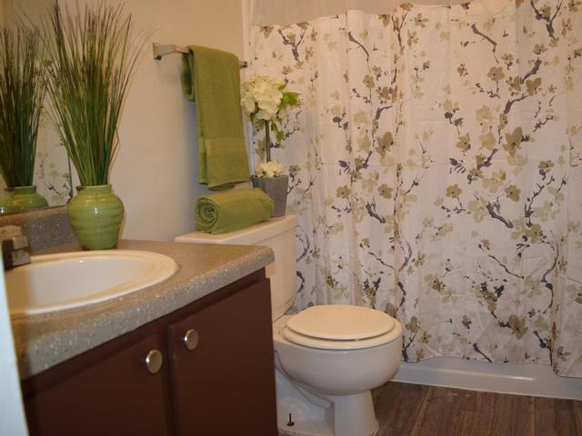 2735 E 8th St - Photo 7 of 27