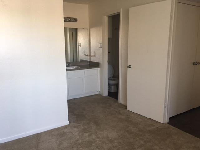 4330 N Grandview Ave - Photo 7 of 26