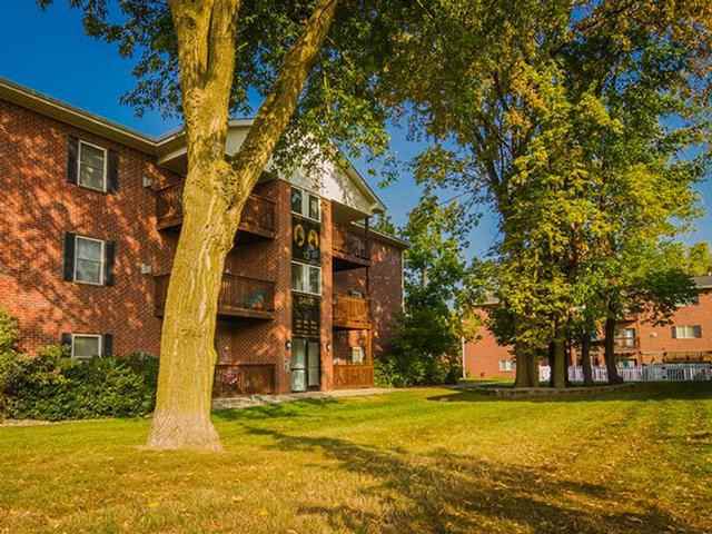 1147 W Grand River Ave - Photo 2 of 10