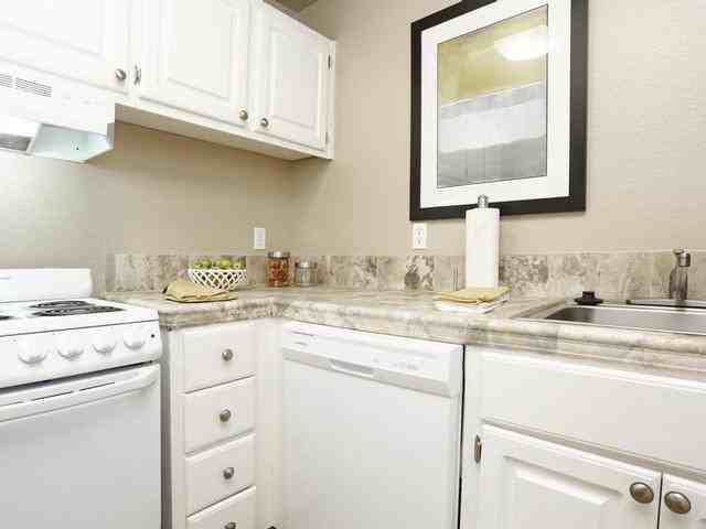 7100 Shoreline Dr - Photo 2 of 14