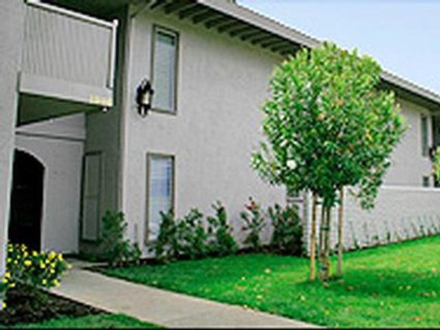 1946 Country Club Boulevard - Photo 2 of 15