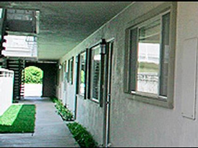 1946 Country Club Boulevard - Photo 3 of 15