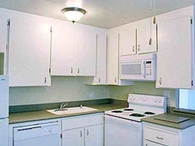 1946 Country Club Boulevard - Photo 5 of 15