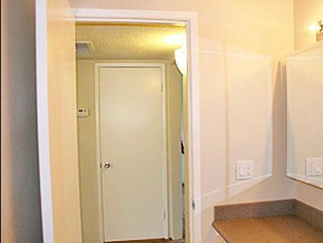 1946 Country Club Boulevard - Photo 6 of 15