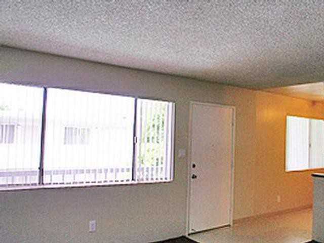 1946 Country Club Boulevard - Photo 7 of 15