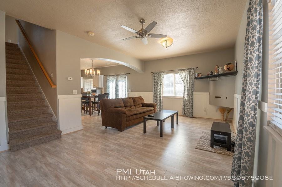 1827 Pointe Meadow Loop W - Photo 2 of 20