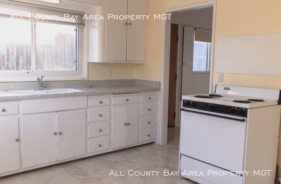 823 6th Ave - Photo 2 of 10