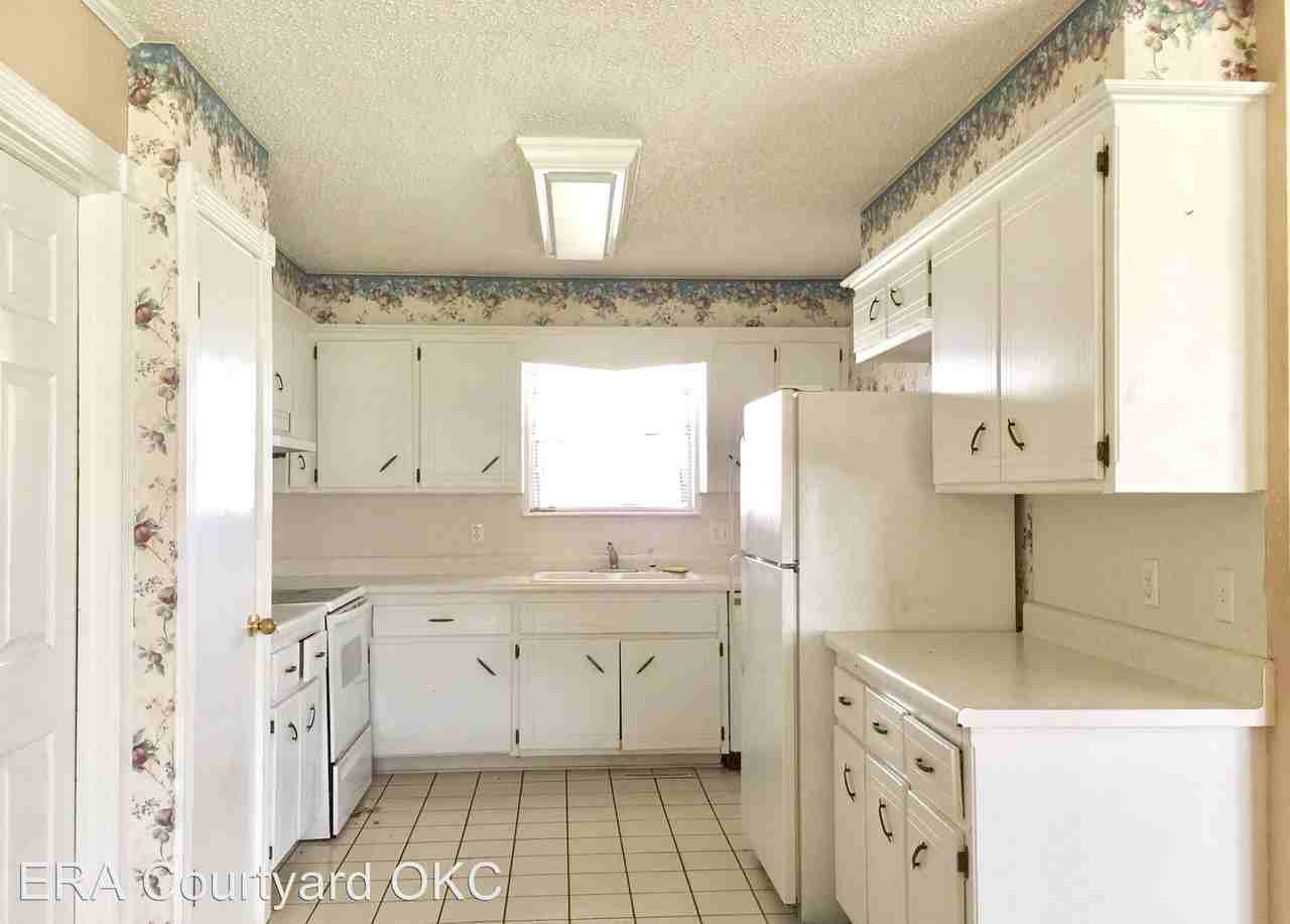 204 Lois Ave - Photo 3 of 13