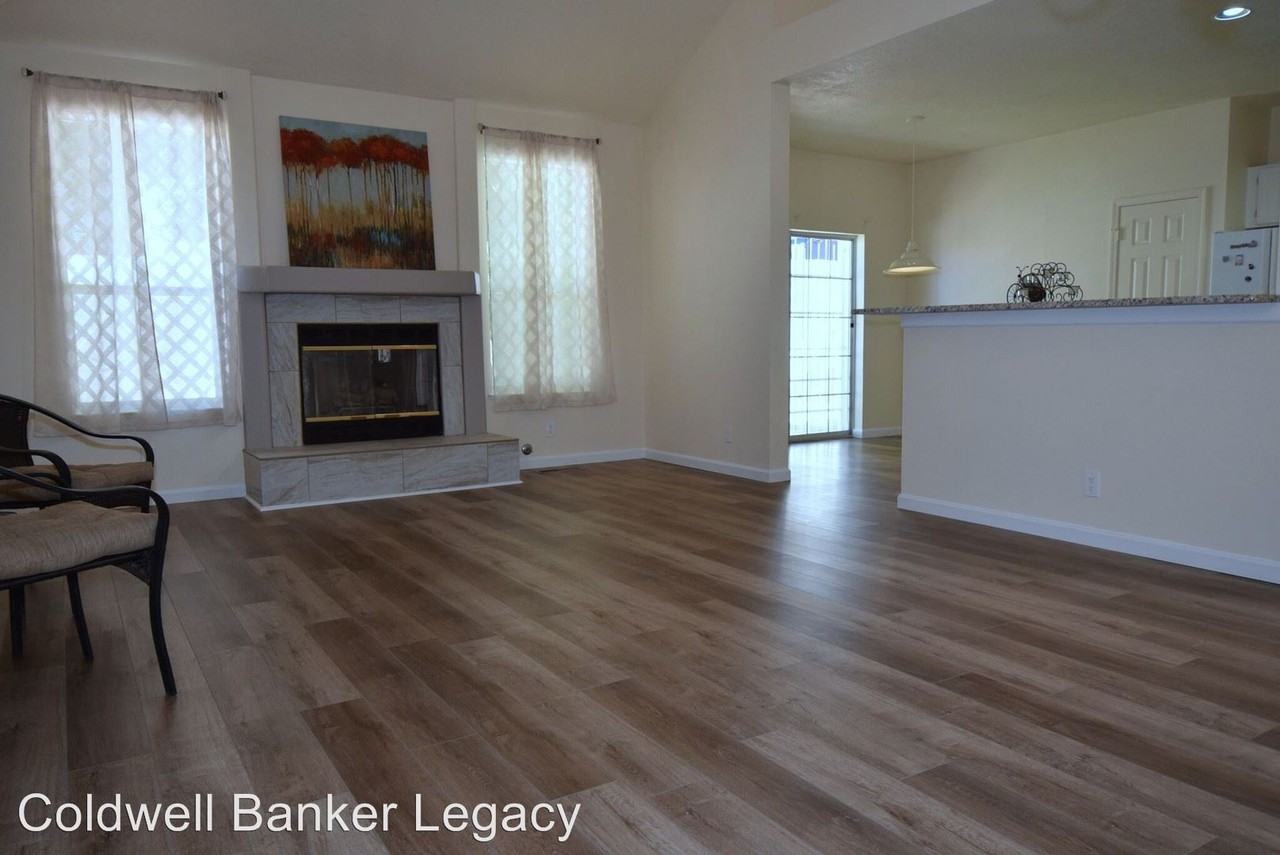 11921 Oryx Pl NE - Photo 3 of 18