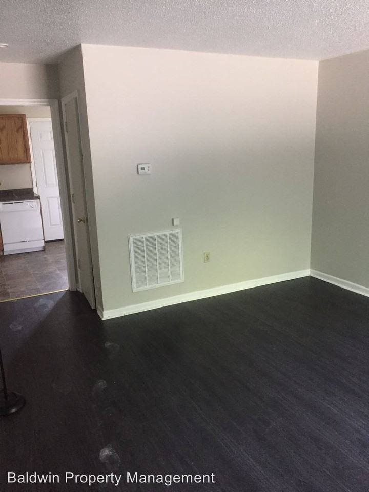 107 Royal Forest Ct - Photo 2 of 7