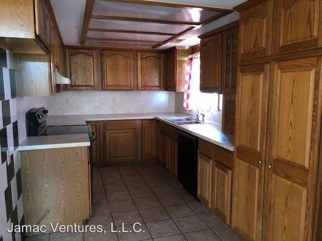 4217 W 3rd St - Photo 2 of 9