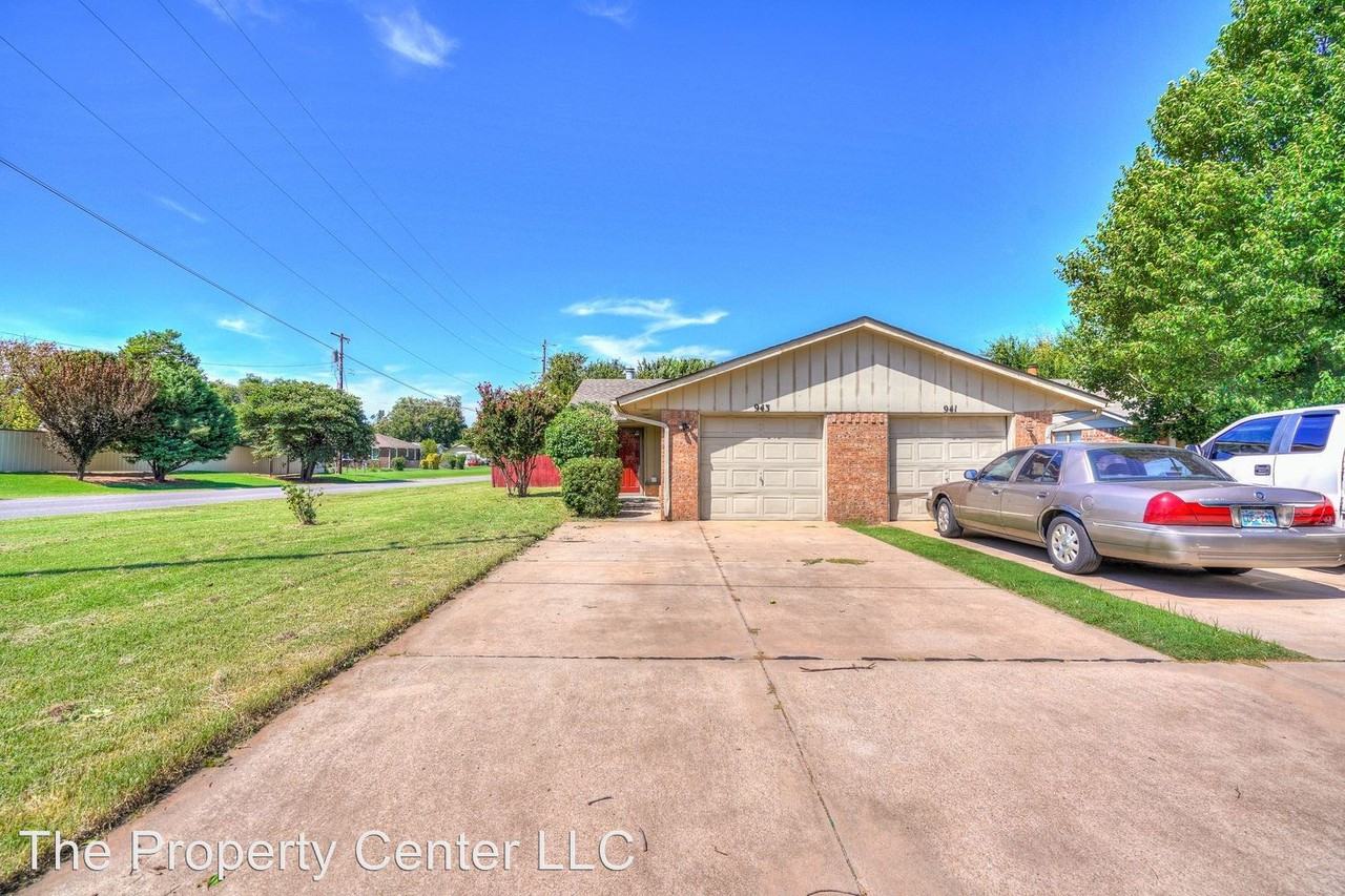 943 SW 64th St - Photo 2 of 31