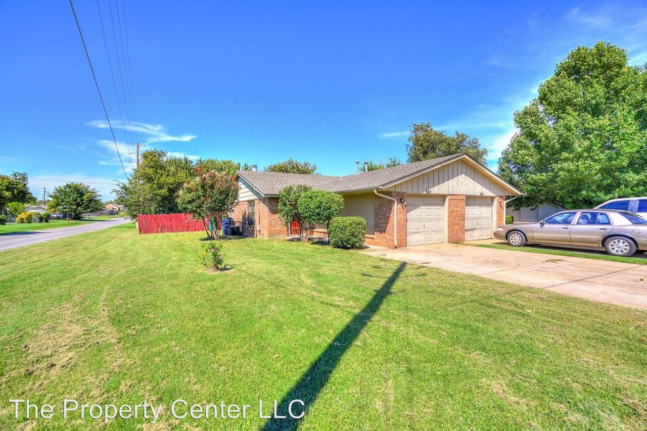 943 SW 64th St - Photo 3 of 31