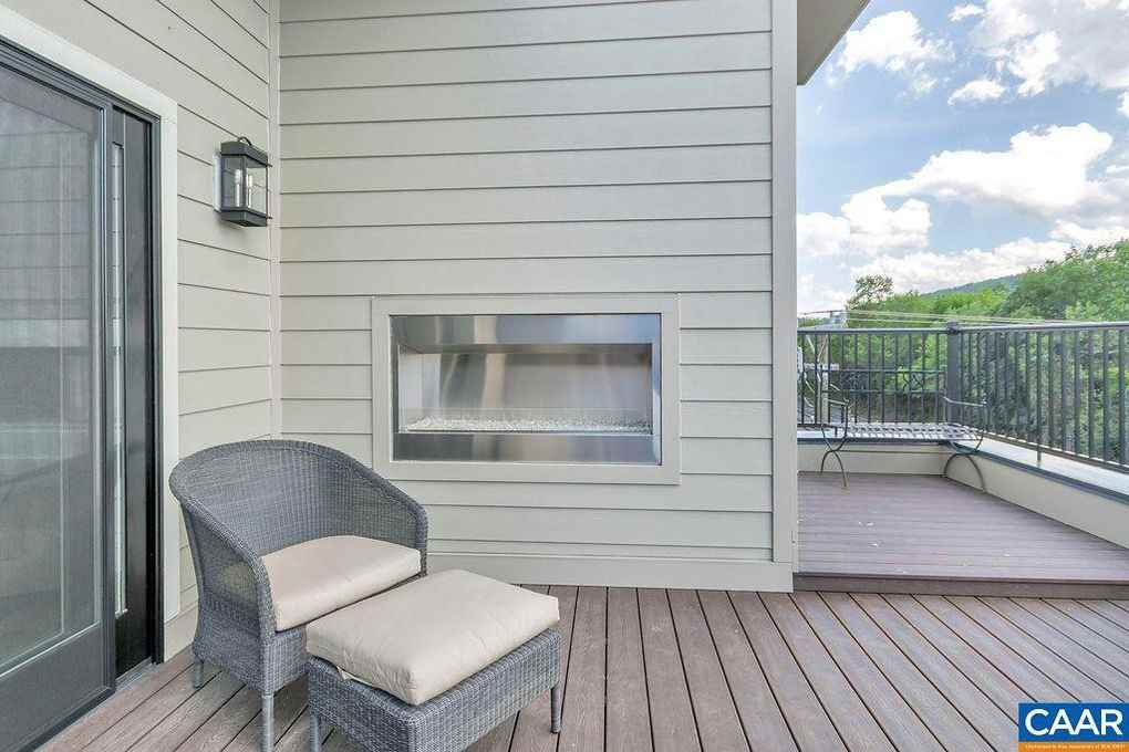 1089 Water St E - Photo 3 of 49