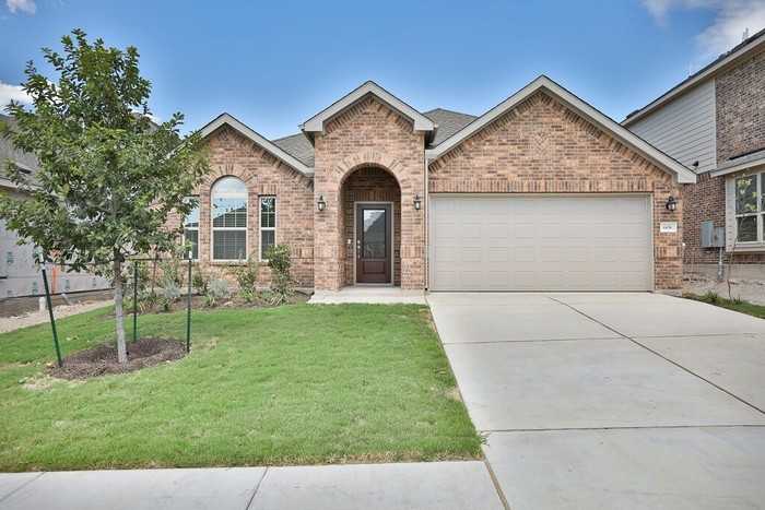 606 Linares Ln - Photo 2 of 27