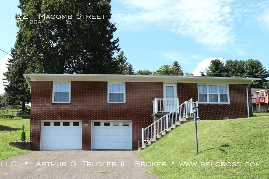 1221 Macomb St - Photo 2 of 17