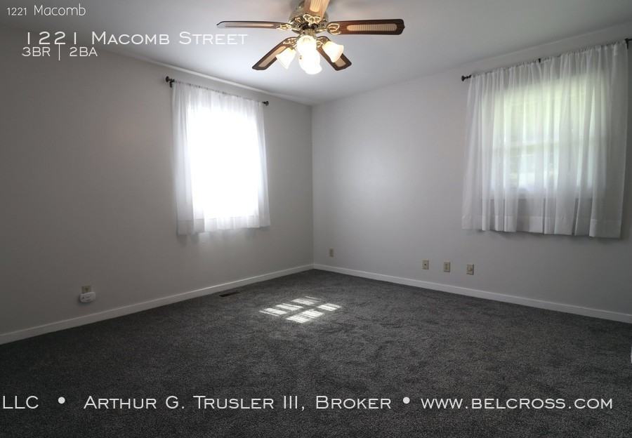 1221 Macomb St - Photo 3 of 17