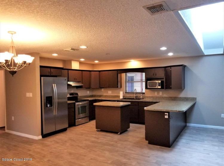 710 Venetian Way - Photo 2 of 12