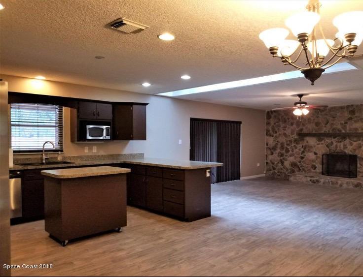 710 Venetian Way - Photo 3 of 12