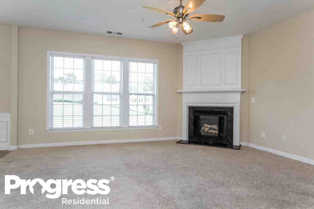 214 Regent Sq - Photo 3 of 15