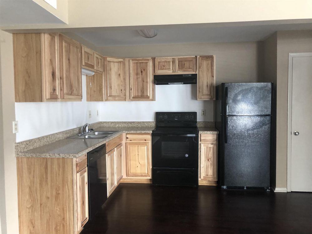 12105 Carriage Ct SE - Photo 3 of 17