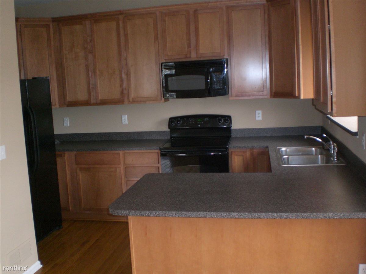 22075 Parkview Dr - Photo 2 of 14