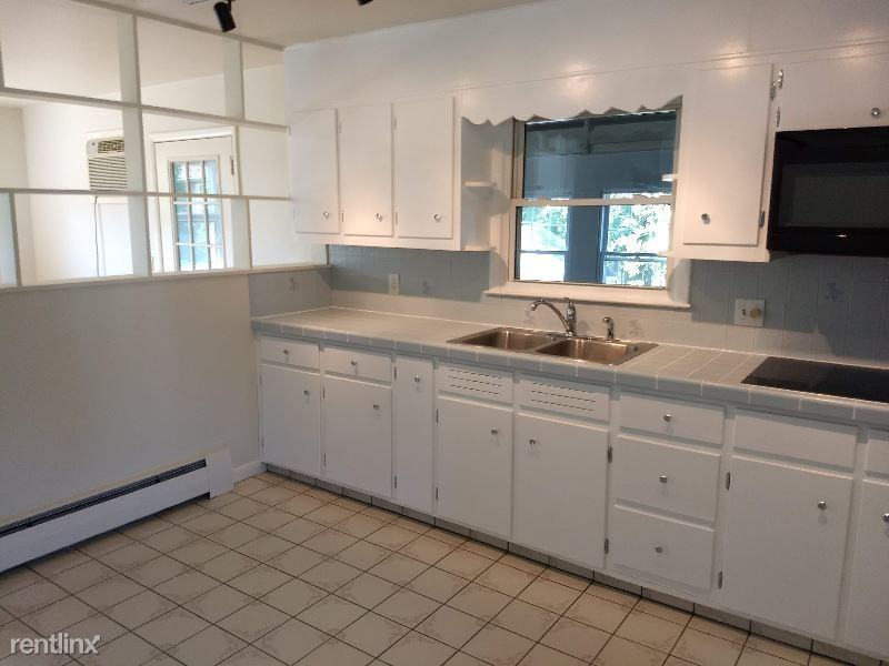 305 William Penn St - Photo 2 of 9