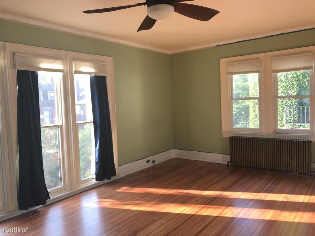 324 Stratford Ave #2 - Photo 3 of 11