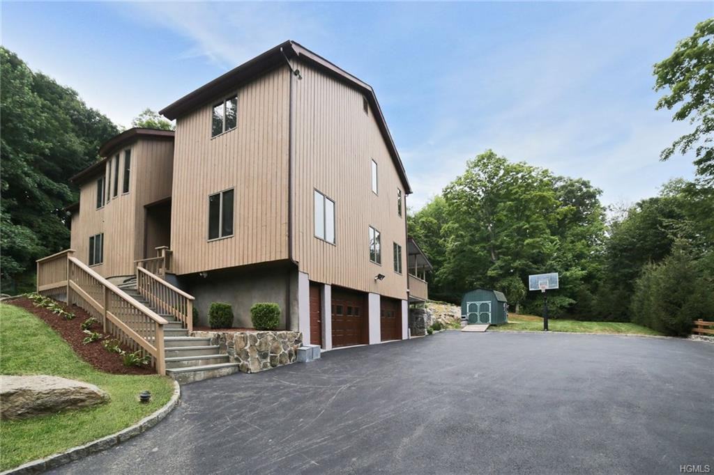 51 Central Dr - Photo 2 of 32