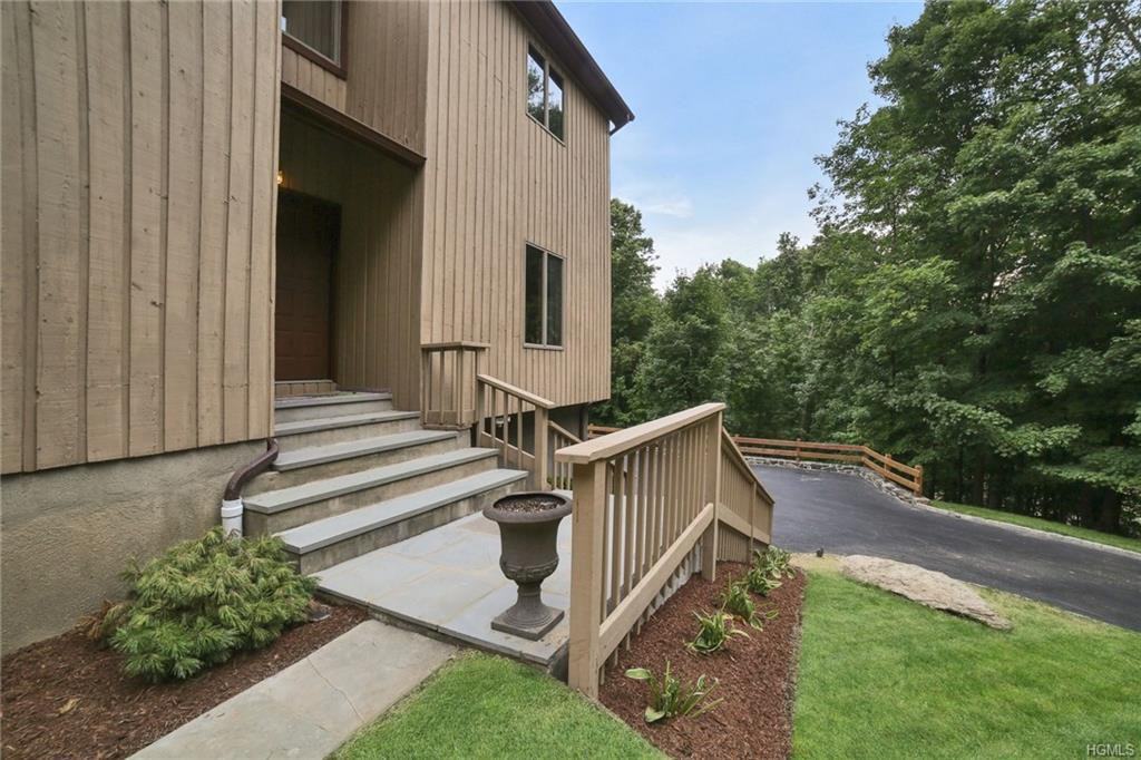 51 Central Dr - Photo 3 of 32