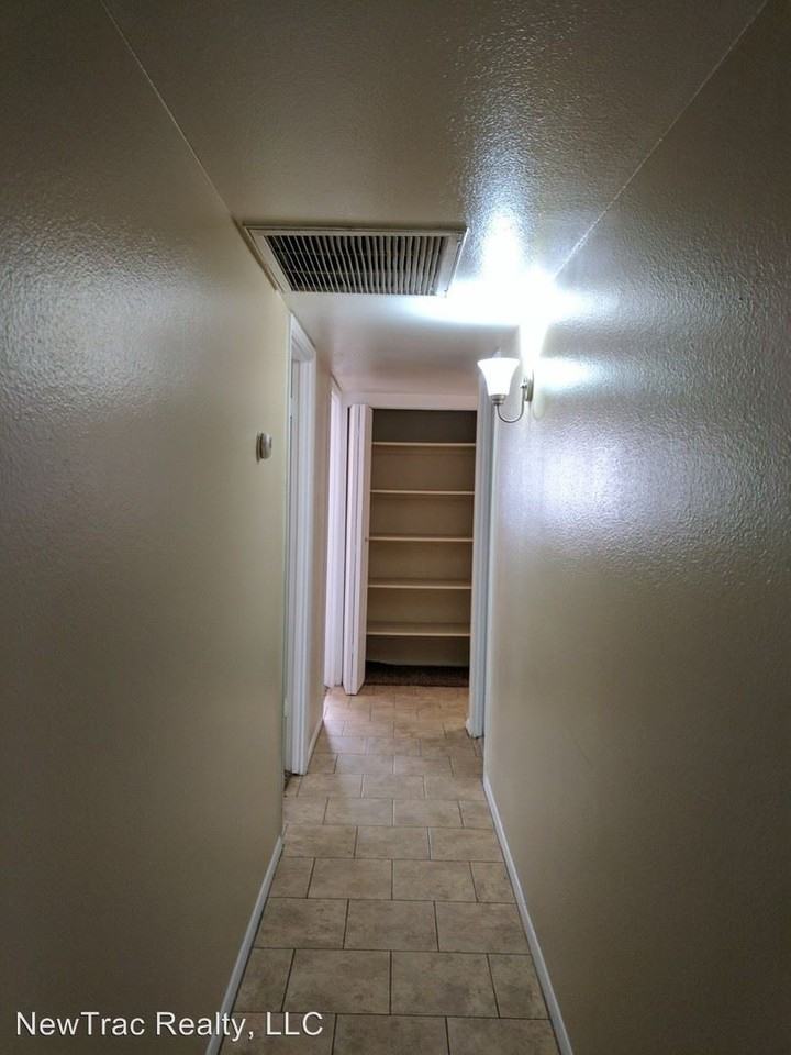 3713 W Vista Ave - Photo 3 of 9