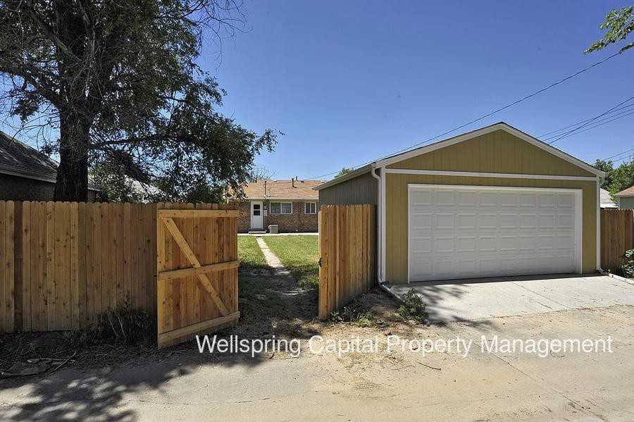 2690 Pontiac St - Photo 2 of 23